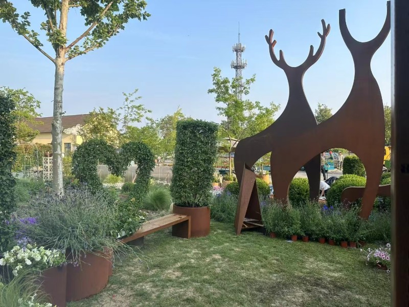 华建耐候钢鹿形雕塑 – 园林景观动物造型锈钢板小品定制