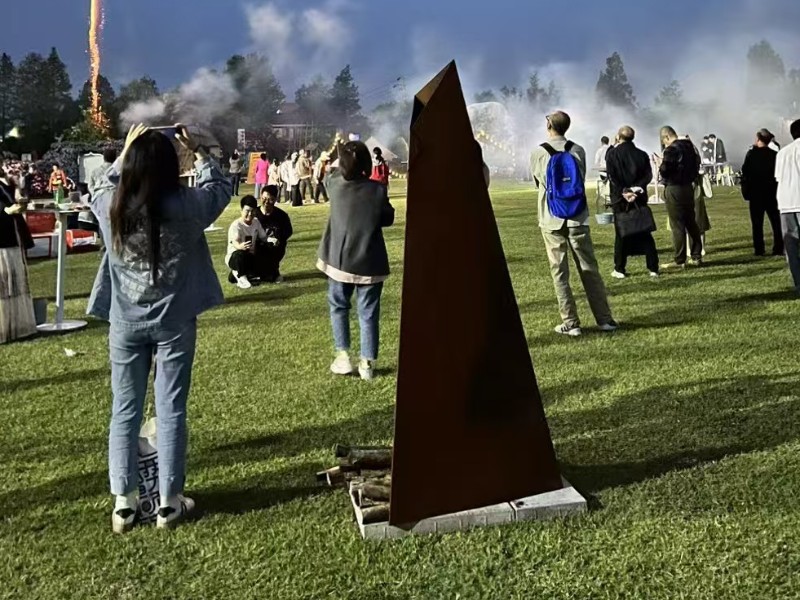 耐候钢锥形火景设施