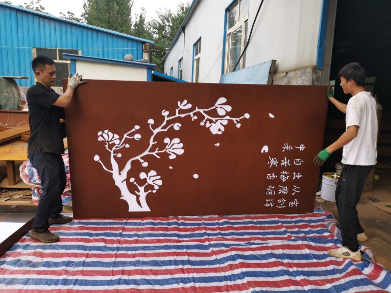 华建耐候钢镂空景墙 – 梅花诗词文化景观墙定制