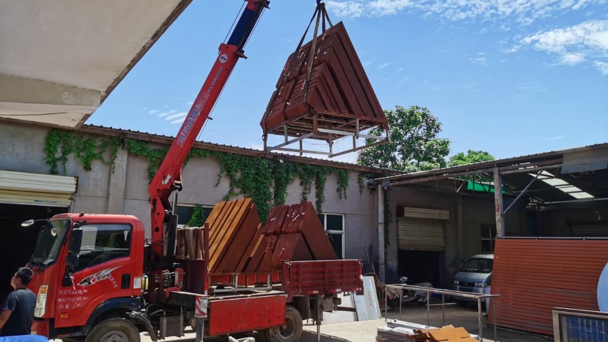 耐候钢板运输实拍